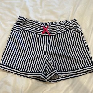 Girl’s Lands End Navy and white striped shorts children’s size 16+ extra large